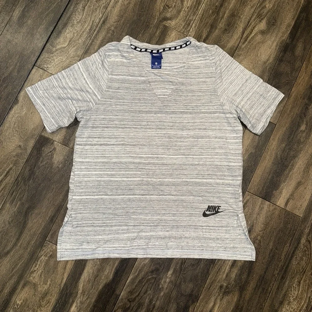 Nike Sportswear Advance 15 Women's V-Neck Short Sleeve Top Grey Heathered Size M